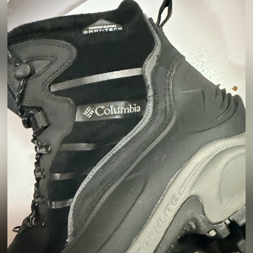Columbia OMNI TECH 200GM Men's Black and Gray Waterproof Hiking Boots